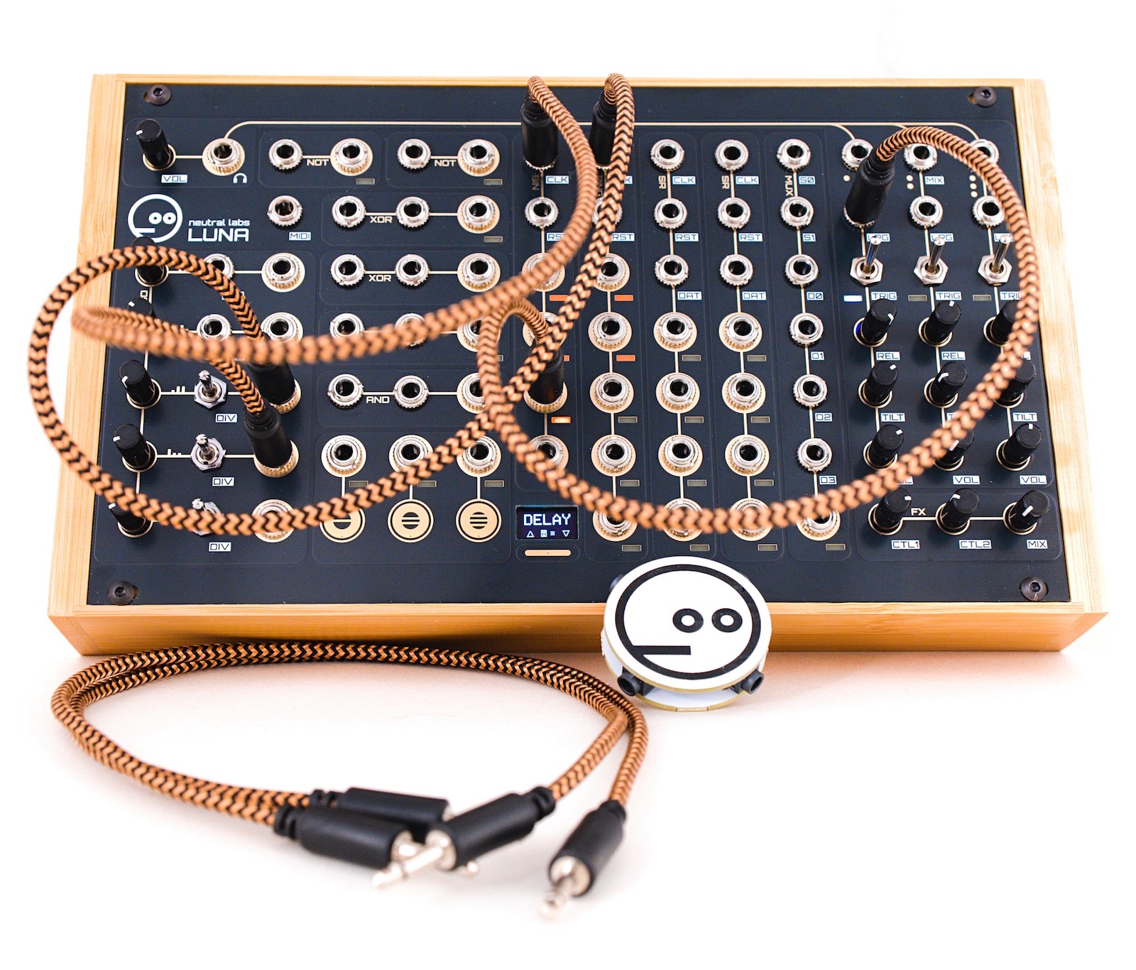 luna-desktop-cables